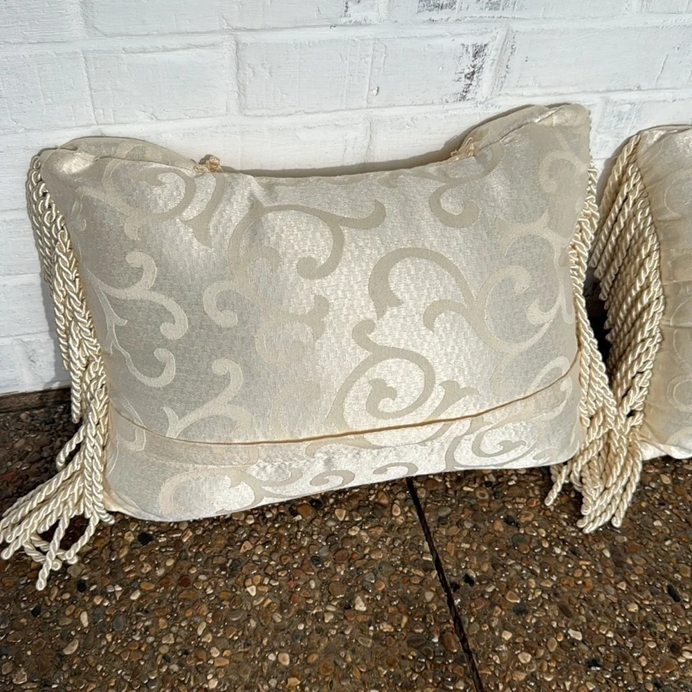 CAMELOT~FRINGED~RECTANGLE~VERY NICE~WELL MADE~THROW PILLOW~W/TWISTED ROPE~BR